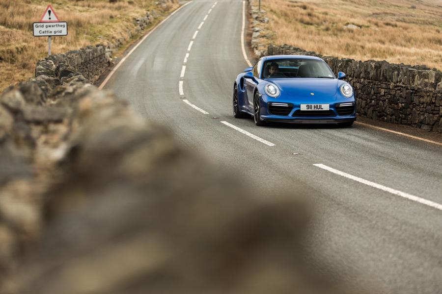  Porsche 911 Turbo S Coupe 2016 года  (UK) (фото 14 из 29)